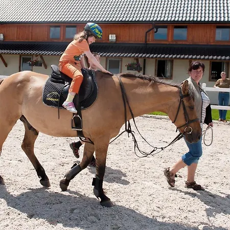 Pensjonat Farma Ptyrov Mnichovo Hradiště